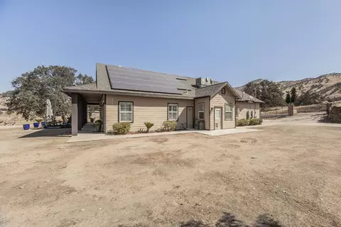 Exterior - 7197 Perlman Dr, Sanger, CA 93657 photo 6 of 12