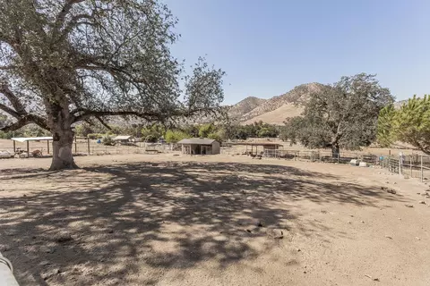 Exterior - 7197 Perlman Dr, Sanger, CA 93657 photo 11 of 12