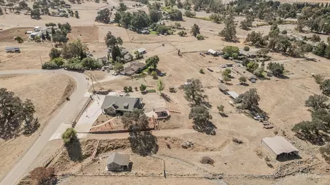 View/Area - 7197 Perlman Dr, Sanger, CA 93657 photo 4 of 7