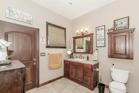 Bath - 7197 Perlman Dr, Sanger, CA 93657 photo 1 of 5