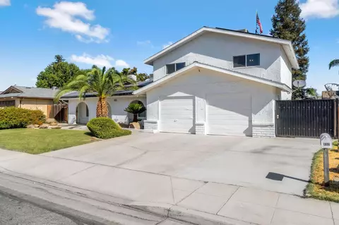 Exterior - 857 Los Altos Ave, Clovis, CA 93612 photo 3 of 6