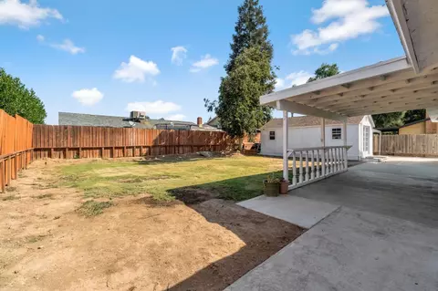 Exterior - 857 Los Altos Ave, Clovis, CA 93612 photo 4 of 6