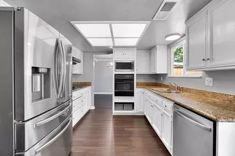 Kitchen - 857 Los Altos Ave, Clovis, CA 93612 photo 3 of 4