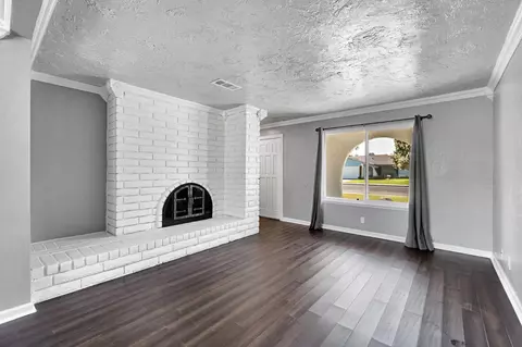 Living - 857 Los Altos Ave, Clovis, CA 93612 photo 2 of 8