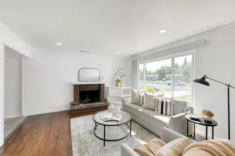 Living - 53 N Dewitt Ave, Clovis, CA 93612 photo 2 of 4