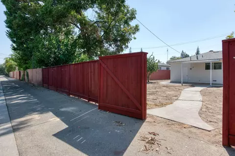 Exterior - 53 N Dewitt Ave, Clovis, CA 93612 photo 6 of 10