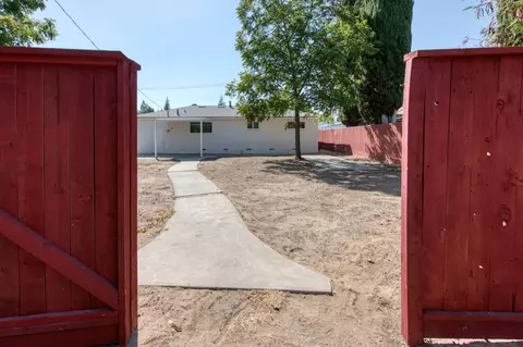 Exterior - 53 N Dewitt Ave, Clovis, CA 93612 photo 5 of 10