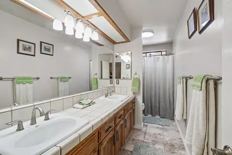 Bath - 2140 Ellery Ave, Clovis, CA 93611 photo 1 of 2