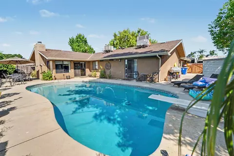 Exterior - 2140 Ellery Ave, Clovis, CA 93611 photo 12 of 15
