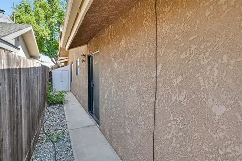 Exterior - 2140 Ellery Ave, Clovis, CA 93611 photo 9 of 15
