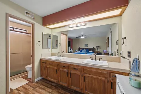 Bath - 2140 Ellery Ave, Clovis, CA 93611 photo 2 of 2