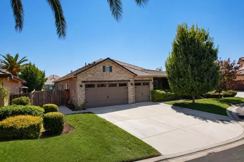 Exterior - 10963 Egret, Clovis, CA 93619 photo 5 of 6