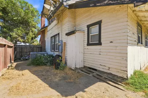 Exterior - 17481 Idaho Ave, Lemoore, CA 93245 photo 9 of 13