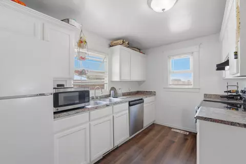 Kitchen - 17481 Idaho Ave, Lemoore, CA 93245 photo 2 of 3