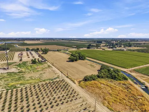 View/Area - 17481 Idaho Ave, Lemoore, CA 93245 photo 3 of 11
