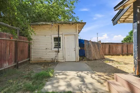 Exterior - 17481 Idaho Ave, Lemoore, CA 93245 photo 11 of 13