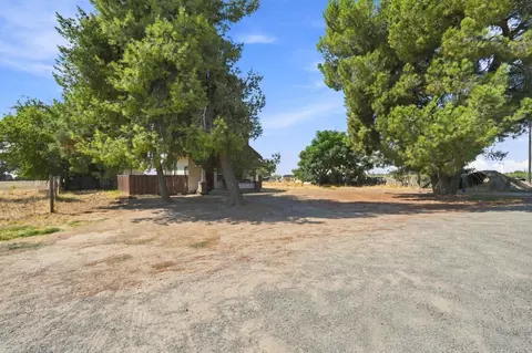 Exterior - 17481 Idaho Ave, Lemoore, CA 93245 photo 4 of 13