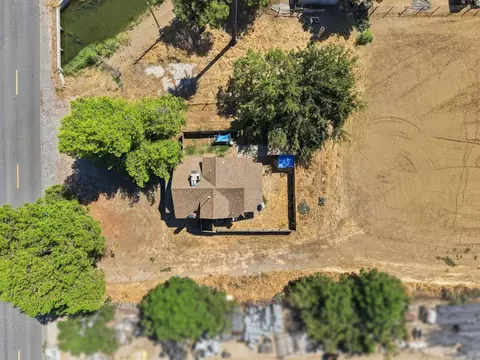 View/Area - 17481 Idaho Ave, Lemoore, CA 93245 photo 5 of 11