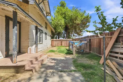 Exterior - 17481 Idaho Ave, Lemoore, CA 93245 photo 10 of 13