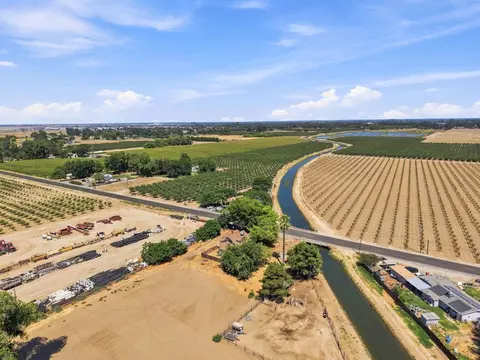 View/Area - 17481 Idaho Ave, Lemoore, CA 93245 photo 4 of 11