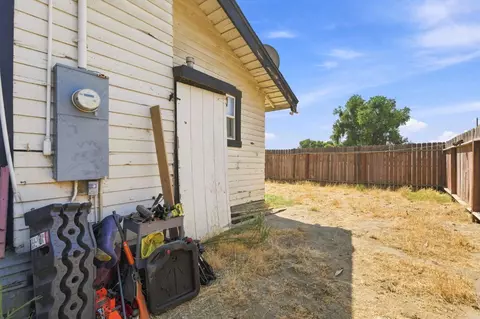 Exterior - 17481 Idaho Ave, Lemoore, CA 93245 photo 8 of 13