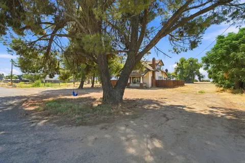 Exterior - 17481 Idaho Ave, Lemoore, CA 93245 photo 5 of 13
