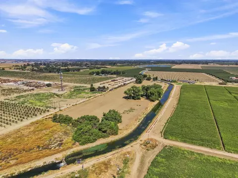 View/Area - 17481 Idaho Ave, Lemoore, CA 93245 photo 2 of 11