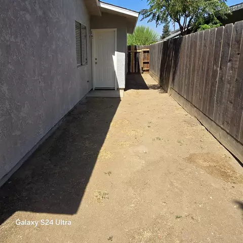 Exterior - 27148 Stanford Ave, Madera, CA 93637 photo 3 of 4