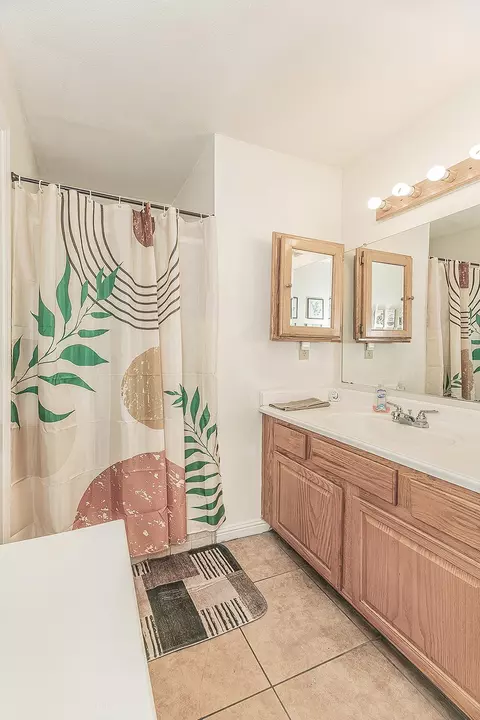 Bath - 40237 Alerna Way, Oakhurst, CA 93644 photo 1 of 3