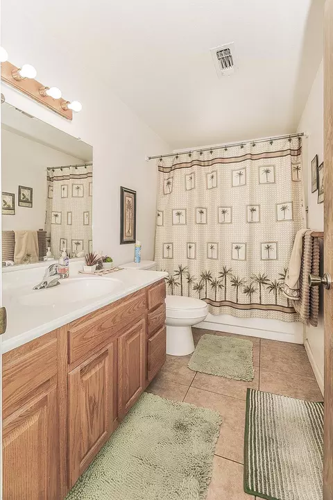 Bath - 40237 Alerna Way, Oakhurst, CA 93644 photo 2 of 3
