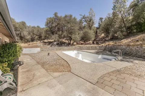 Exterior - 40237 Alerna Way, Oakhurst, CA 93644 photo 2 of 5