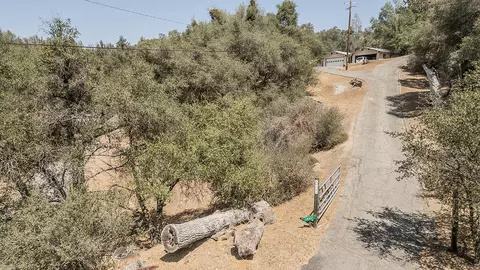 Exterior - 40237 Alerna Way, Oakhurst, CA 93644 photo 5 of 5