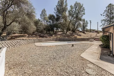 Exterior - 40237 Alerna Way, Oakhurst, CA 93644 photo 3 of 5