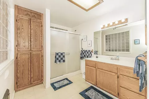 Bath - 40237 Alerna Way, Oakhurst, CA 93644 photo 3 of 3