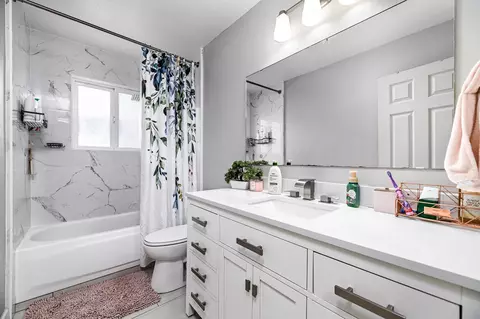 Bath - 1248 Ashland Dr, Lemoore, CA 93245 photo 2 of 3