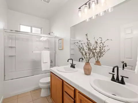 Bath - 2185 Oak Ave, Sanger, CA 93657 photo 6 of 6