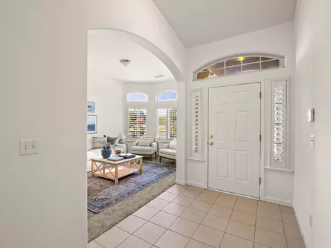 Entry Way - 2185 Oak Ave, Sanger, CA 93657 photo 2 of 4