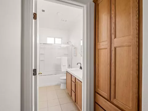 Entry Way - 2185 Oak Ave, Sanger, CA 93657 photo 3 of 4