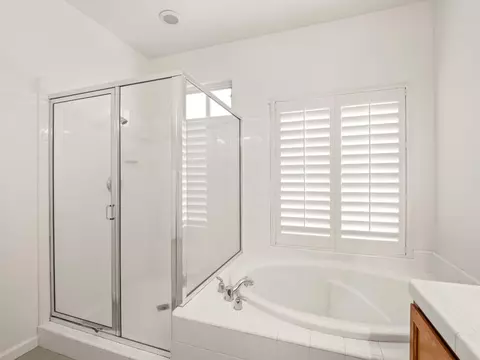 Bath - 2185 Oak Ave, Sanger, CA 93657 photo 4 of 6