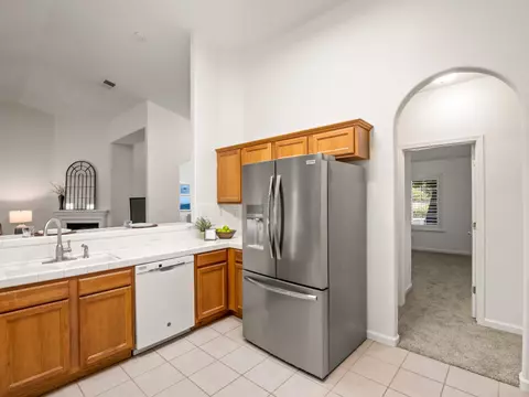 Kitchen - 2185 Oak Ave, Sanger, CA 93657 photo 4 of 6