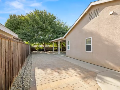 Exterior - 2185 Oak Ave, Sanger, CA 93657 photo 6 of 10