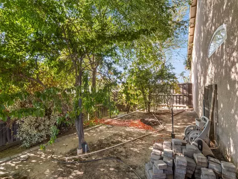 Exterior - 2185 Oak Ave, Sanger, CA 93657 photo 9 of 10