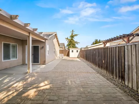 Exterior - 2185 Oak Ave, Sanger, CA 93657 photo 7 of 10