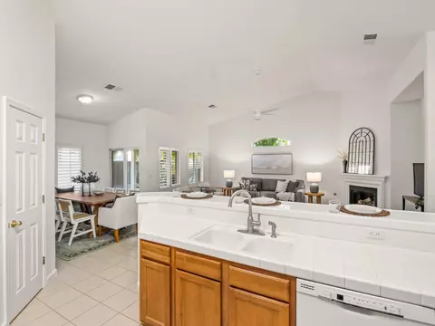 Kitchen - 2185 Oak Ave, Sanger, CA 93657 photo 5 of 6