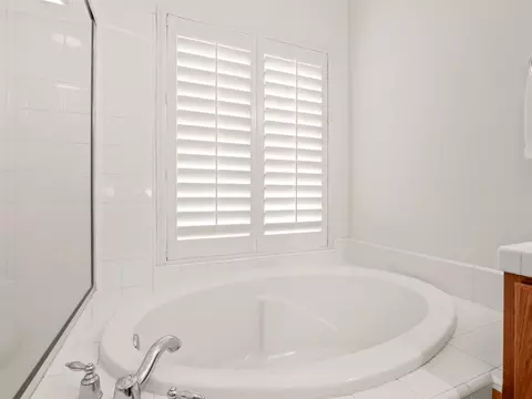 Bath - 2185 Oak Ave, Sanger, CA 93657 photo 5 of 6