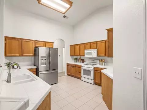 Kitchen - 2185 Oak Ave, Sanger, CA 93657 photo 2 of 6