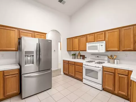 Kitchen - 2185 Oak Ave, Sanger, CA 93657 photo 3 of 6