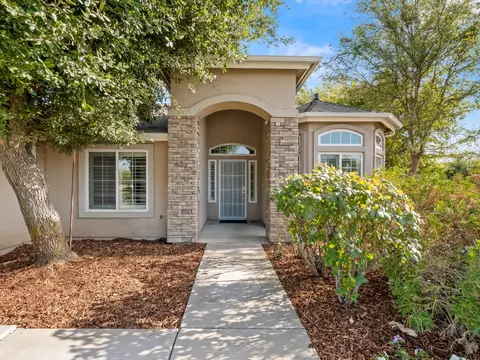 Exterior - 2185 Oak Ave, Sanger, CA 93657 photo 3 of 10