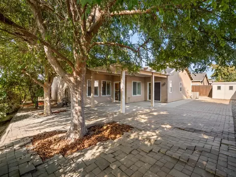 Exterior - 2185 Oak Ave, Sanger, CA 93657 photo 5 of 10