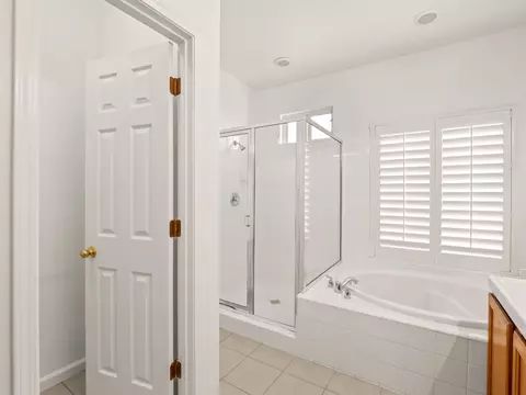 Bath - 2185 Oak Ave, Sanger, CA 93657 photo 3 of 6